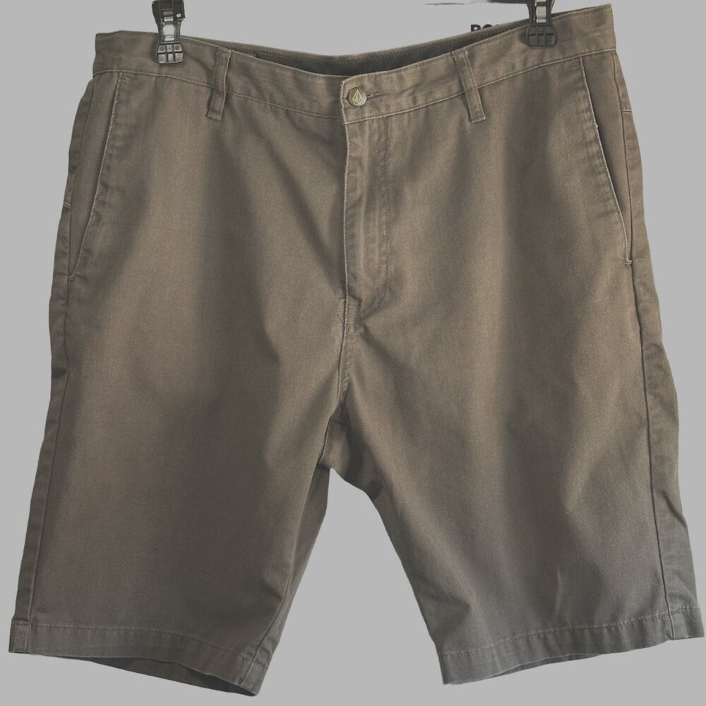 Volcom men’s size 36 cotton blend gray chino flat front shorts